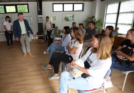 Predavanje o pravicah in dolžnostih na področju začasne zaščite razseljenih oseb iz Ukrajine v Občini Cerknica 09 Foto Ljubo Vukelič